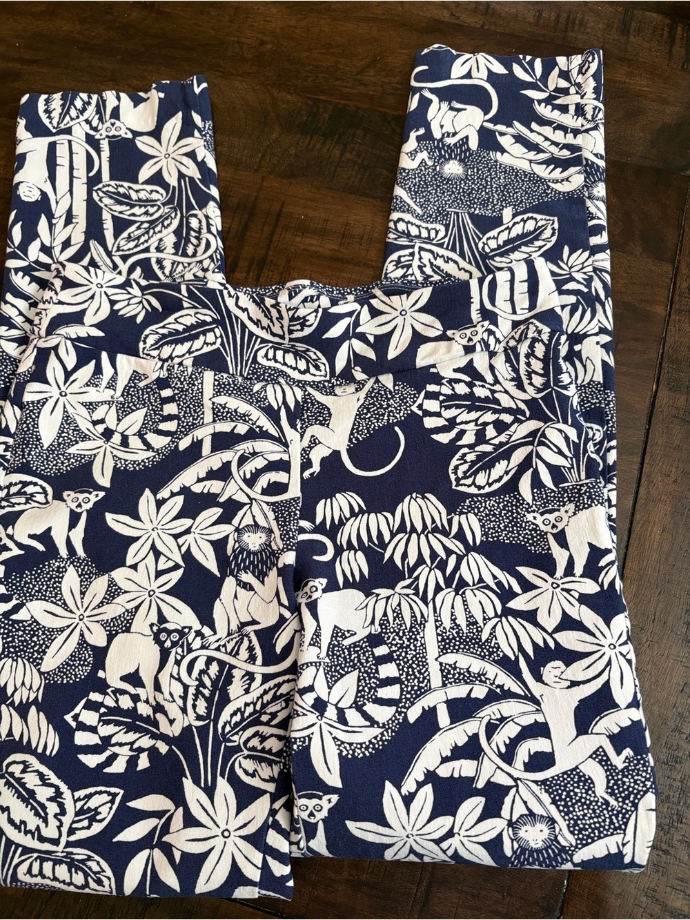 J. McLaughlin Size 6 Blue/White Lemur, Monkey Print Stretch Blend Pull-on Pants - Picture 2 of 3